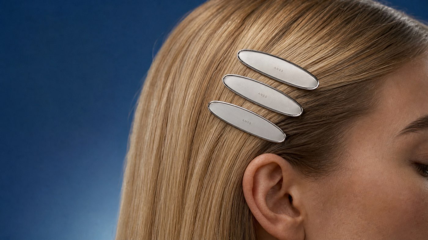 Trois barrettes ovales ANSS portées dans les cheveux